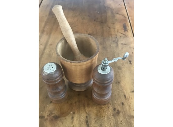 Wooden Mortar And Pestle & Pair Of Wooden Salt Shaker & Pepper Grinder