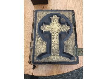 Hammond Family Antique Bible In Need Of Restoration
