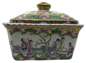 Wonderful 19thC Antique Chinese Export  Colorful Lidded Porcelain Box Gold Accents