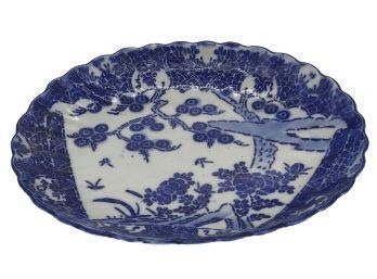 Early 19thC Chinese Export Oval Scalloped Edge Dish With White Background And Cobalt Blue Design