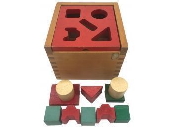 Vintage 11 Pcs Wooden Child's Shape Learning Toy Box With Dove Tailed Corners Made In Finland