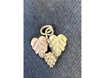 Black Hills Gold Pendent Dainty W Leaves & Grapes