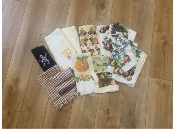 Lot Of Fall Hand Towels Incl Apples, Pumpkins, And Great Autumn Colors