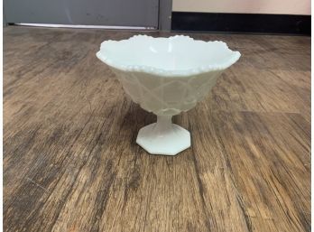 Old Quilt Design Fan Vase Vintage Milk Glass Candy Comptoe Bowl