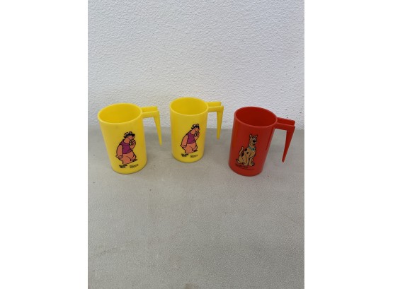 Vintage 1971 Hanna Barbera Square Bear & Scooby Doo Yellow Plastic Mug Cups