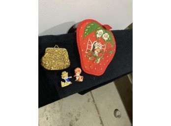 Vintage American Greetings Strawberry Shortcake Pot Holder & 2 PVC Figurines 1980s  Coin Purse