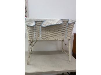 Vintage 1940s 1950s Wicker Basket Baby Bassinet With Folding Legs And Quilt Cover