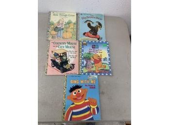 Lot Of Little Golden Books Pooh, Ernie, City & Country Mouse, Big Brown Bear
