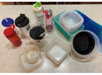Huge Lot Of Tupperware Style Food Storage And Lids Plus A Couple Plastic Water Bottles