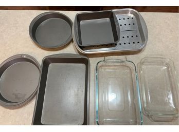 Lot Of 6 Baking Pans Both Metal And Glass Nice Casserole Size