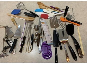 Huge Lot Of Kitchen Utensils Incl Pie Server, Wooden Spoons, Spatulas, Tongs And Much More