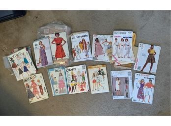 Vintage Sewing Patterns Incl Butterick, Simplicity & McCall. Incl Costumes