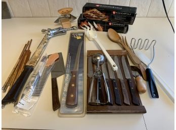 Set Of Steak Knives , Cookie Scoop, Wood Salad Tongs, New Knife In Pkg