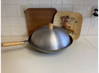 Wood Handled Wok With Rice Pans