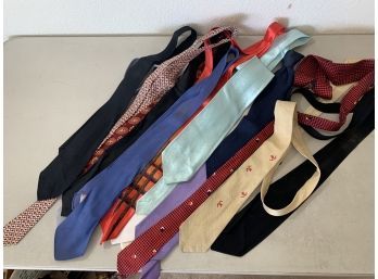 Huge Lot Of Ties Vintage Ties All Different Colors Incl Some Pure Silk