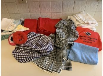 Lot Of Kitchen Linens Linen Napkins And An Apron