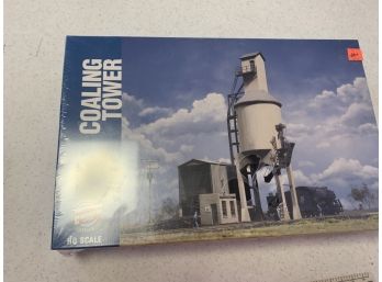 Walthers Cornerstone 933-3042 Concrete Coaling Tower -- Kit