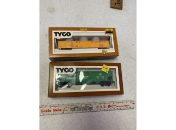 2 Tyco HO Scale Cars: # 344g Burlington Northern L Hopper & # 341 B Union Pacific Culvert Pipe