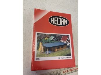 Ho Scale Heljan Sealed Weekend Cottages Plastic Model Kit # B217