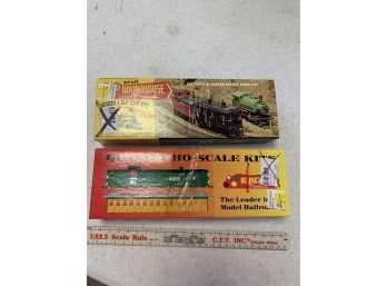2 Roundhouse HO Car Kits # 6114 Union Pacific Express Reefer