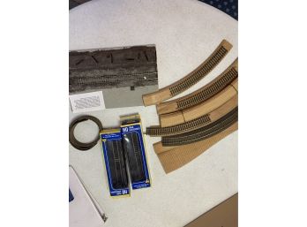 Curved Track And 2 Boxed Straight Track HO