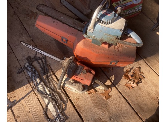 'Barn Found' Group Of Four Chain Saws, Extra Bar & Chains