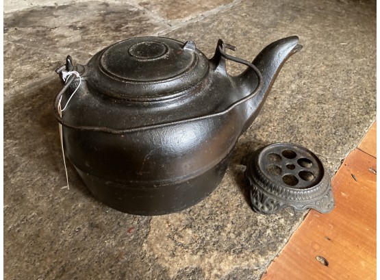 Cast Iron Water/Tea Pot And Lid, With Small Trivet
