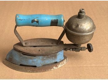 Vintage Antique Coleman Blue Model 4A Instant-Lite Gas Sad Iron