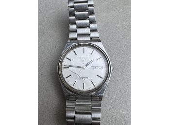 Seiko 5 Quartz 8123-7230 Wristwatch