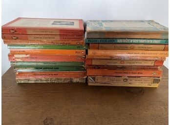10x Vintage Penguin Press Books- Woolf, Innes, Wodehouse, Graves Novels