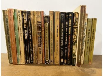 20x Vintage Softcover Books Novels Fiction