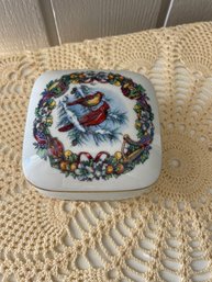Vintage Heritage House Melodies Of Christmas Cardinals 'Joy To The World' Porcelain Music Box - Made In Japan