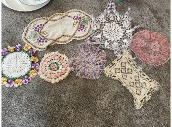 Vintage Table Runner And Hot Pad Lot