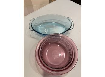 Misc Vintage Dishes: Pyrex Bowl And Blue Dish