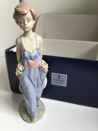 Lladro Pocket Full Wishes #7650 Porcelain Figurine